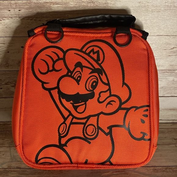 The 3DS Super Mario Universal Transporter Case - Picture 6 of 12